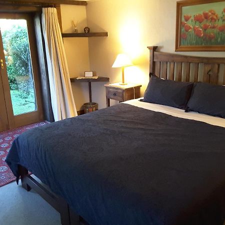 Wanaka Stonehouse Bed & Breakfast Exterior photo